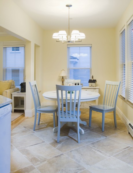 Traditional circular dining table