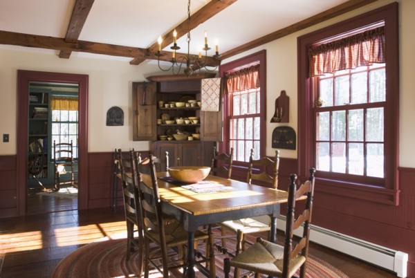 Dining room in colonial style home