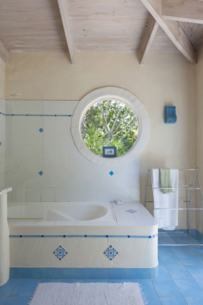 Bathtub and towel rack in bathroom