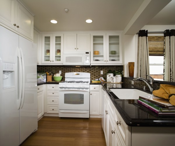 Traditional Kitchen with Tiled Backsplash
