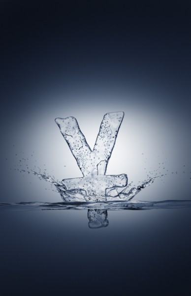 Water droplets splashing from sinking ice yuan symbol