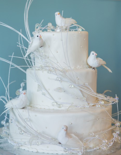 Wedding cake decorated with birds