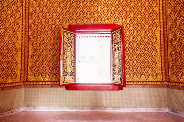 Ornate wall and window in Wat Chayamangkalaram temple