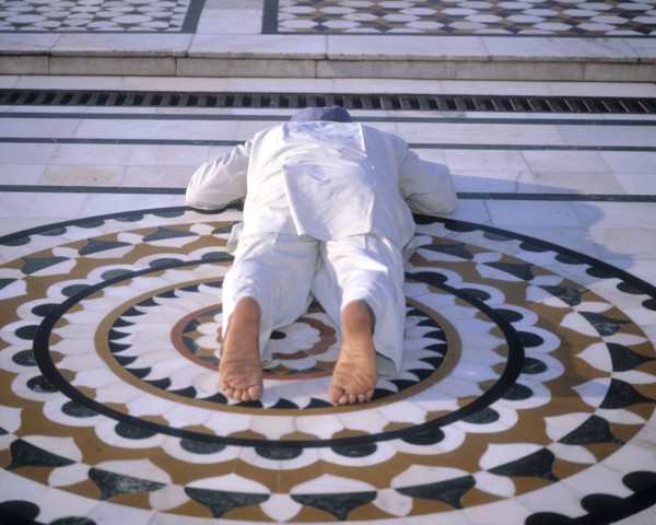 Man worshiping at Golden Temple