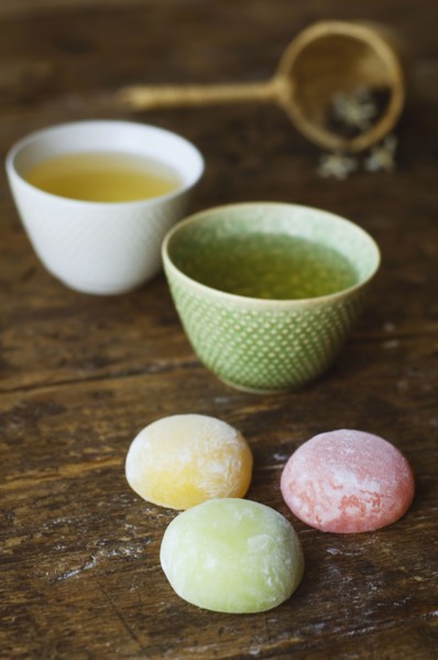 Jasmine tea and fruit rice cakes