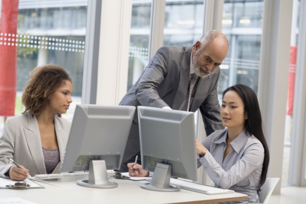 Multi-ethnic businesspeople looking at computer