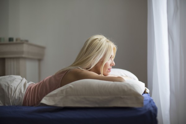 Caucasian woman laying in bed