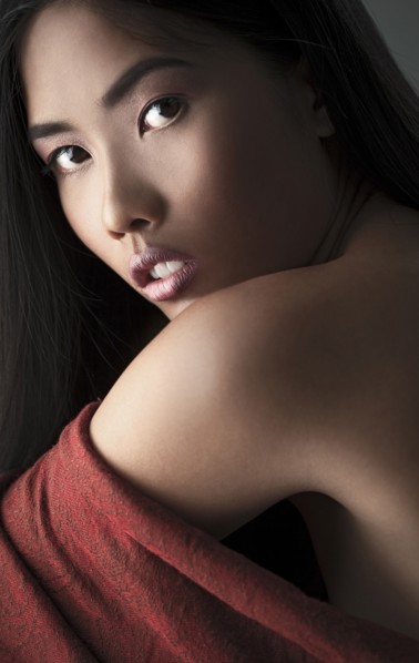Close up of woman looking over her shoulder