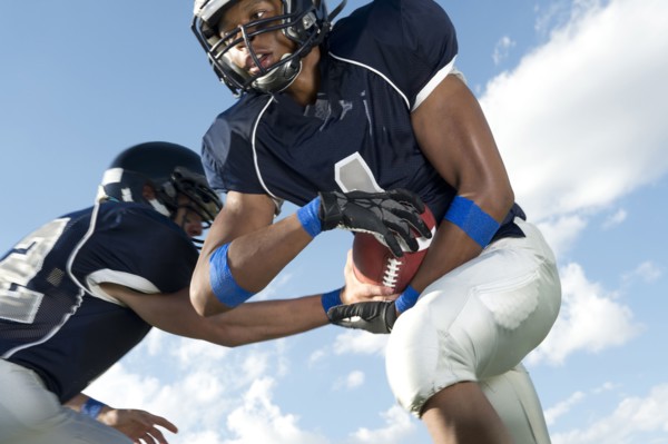 Football players passing ball