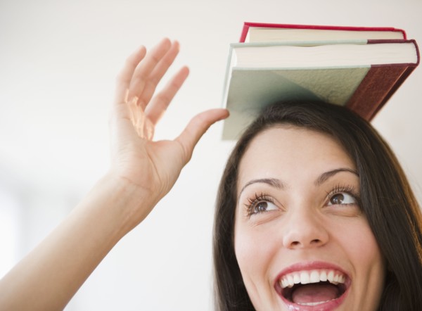 Brazilian woman balancing books on her head