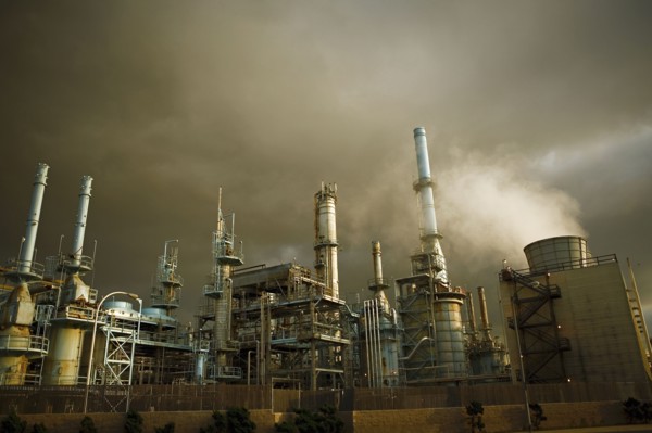 USA, California, Longbeach, Oil refinery at dusk