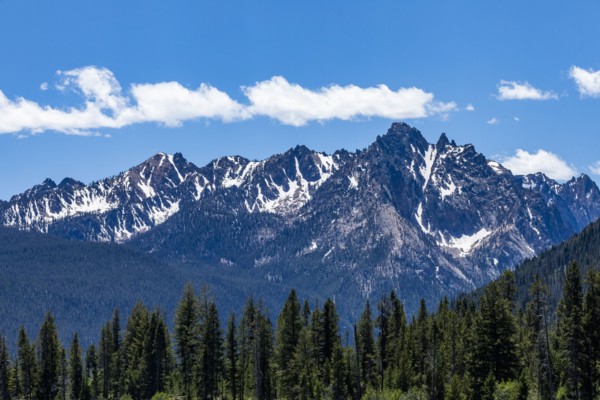 Rocky crags of Sawtooth Mountains