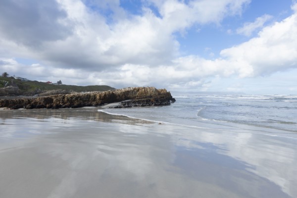 Sandy coastline of Atlantic Ocean in Kammabaai Beach