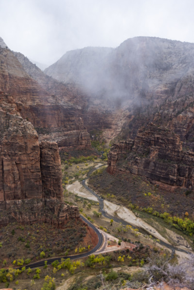 USA, Utah, Zion National Park, Cloud and fog above cliffs at Zion Canyon
