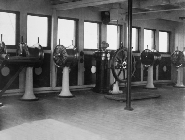La passerelle de navigation du RMS Olympic