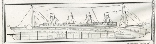 Vue latérale du RMS Titanic
