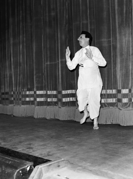 Five minute Alibhai'. Wearing theatrical costume, Peter Colmore performs his 'Five minute Alibhai'