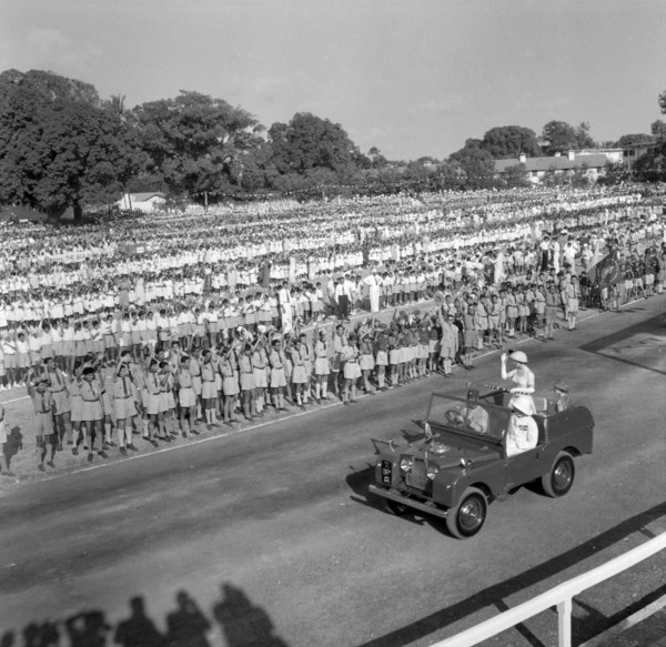 Kenyan schoolchildren welcome Princess Margaret. Princess Margaret waves to a large crowd of