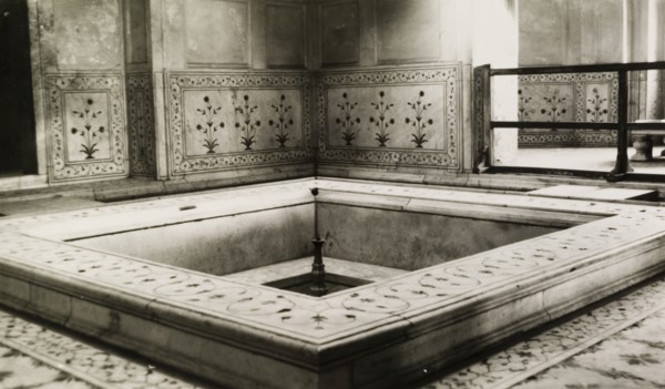 Royal bath, Delhi Fort. Floral patterns decorate the room housing the royal bath, built from marble