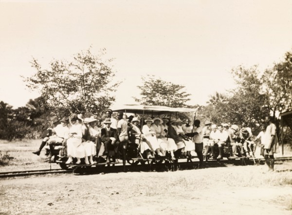 Transportation to Livingstone. After arriving at a nearby landing stage, a large party of Europeans