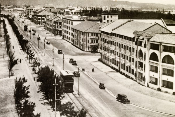 Seafront parade at Durban. Cars and trams are dotted along Durban's wide, open seafront parade.