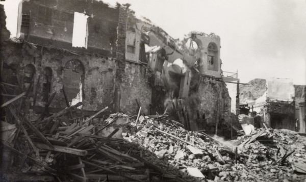 Aftermath of Arab riots in Aden, 1947. A building reduced to rubble in the Jewish quarter of Aden,