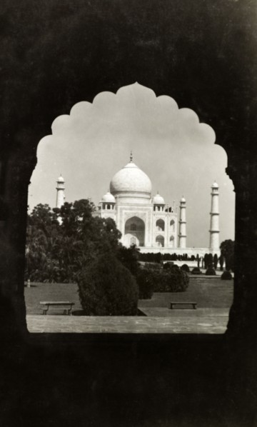 The Taj Mahal, circa 1925. View of the Taj Mahal, framed by an ornately-shaped doorway. Agra,