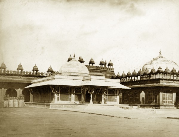 Salim Chisti's tomb. View across an open courtyard of Salim Chisti's tomb, built in 1570 during the
