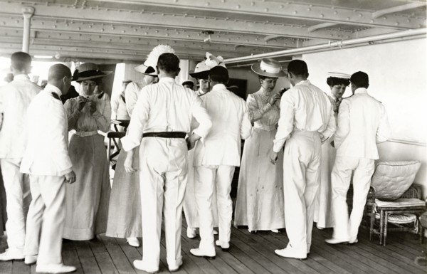 Royal thread-needle race. Queen Mary and her Ladies in Waiting participate in a thread-needle race