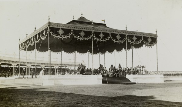 Begum of Bhopal pays homage. Nawab Sultan Jahan Begum (1858-1930), the Muslim ruler of Bhopal, pays