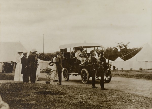 Lord Minto arrives at Kharapur. The Maharajah of Mysore (Krishna Raja Wadiyar IV, 1884-1940)