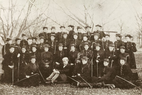 New Zealand ladies' golf teams. A photograph printed in 'The Sketch' newspaper features women from