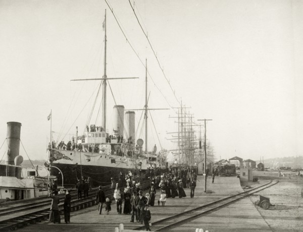 RMS Australia at Fremantle. RMS Australia is welcomed by crowds shortly after arriving in Fremantle