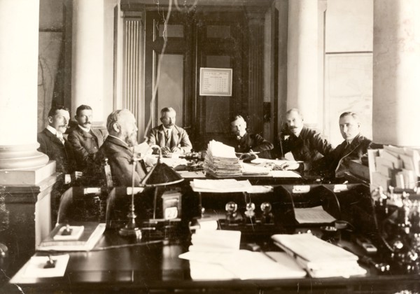 Members of the Executive Council of Transvaal. Sir Arthur Lawley (second from right), Lieutenant