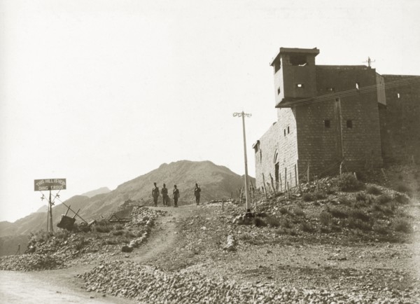 Frontier Constabulary post at Kohat Pass. Four armed policeman of the Frontier Constabulary guard a
