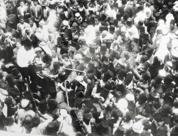 An altercation in Jerusalem, 1933. A tightly packed crowd of Palestinian Arabs and Jews form an