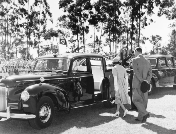 The royal couple leave Government House. Princess Elizabeth and the Duke of Edinburgh prepare to