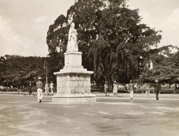 Queen Victoria memorial, Kingston. View of the commemorative statue of Queen Victoria in Victoria