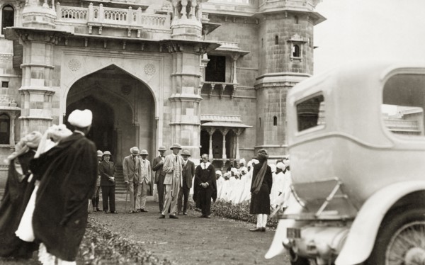 Lord Irwin's tour of Daly College. The headmaster of Daly College conducts a tour of the grounds