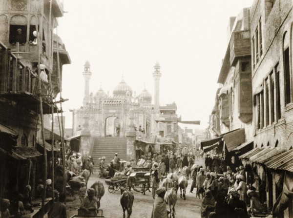Sunehri Masjid, Lahore. View through the bustling streets of Kashmiri bazaar to the Sunehri Masjid