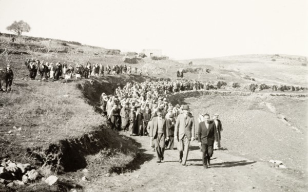 William Ryder McGeagh with Arab villagers. William Ryder McGeagh (centre), District Commissioner in