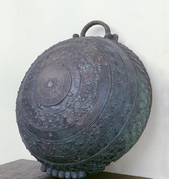 Ceremonial wine bowl