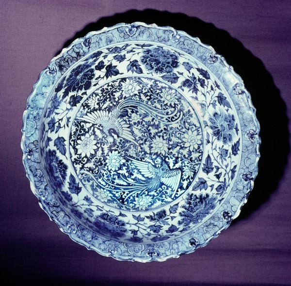 A blue and white plate with representations of the male and female phoenix