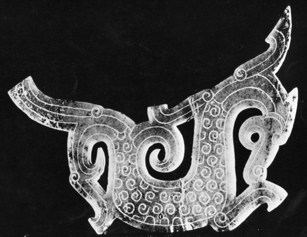 Jade pendant in the form of a dragon