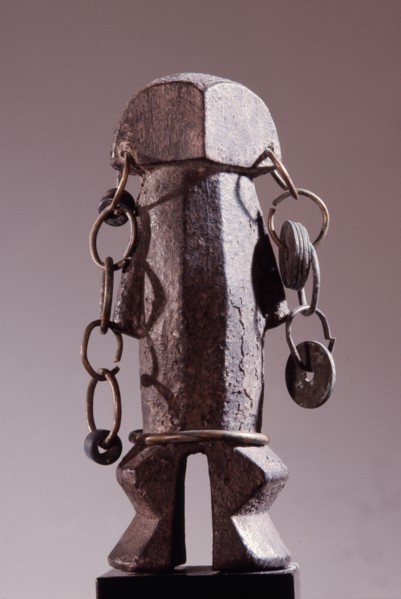 Yanda figure, incorporating protective power in the mani society, for use against illness, to promote fertility or success in hunting