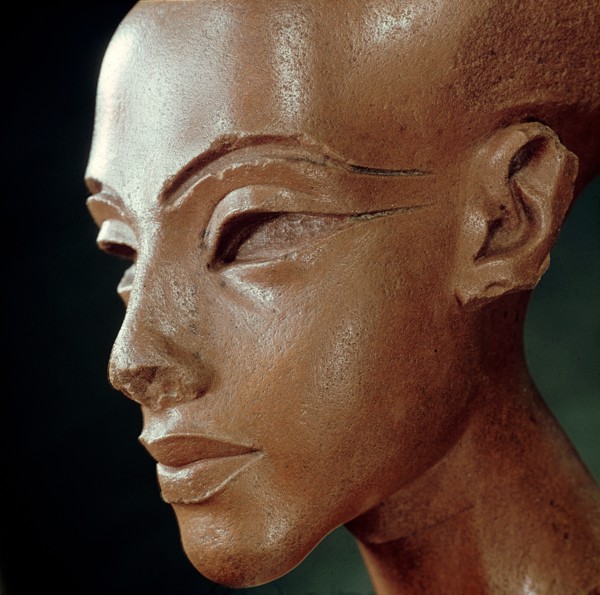 A head of a daughter of Akhenaton