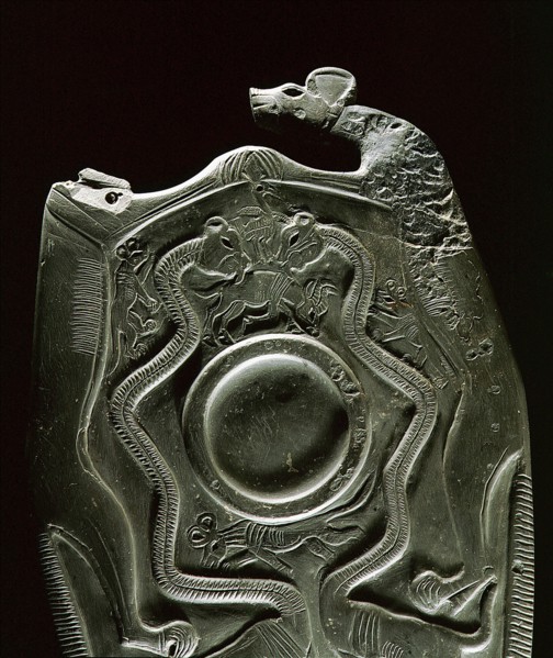 The upper part of the obverse of the Two Dogs Palette