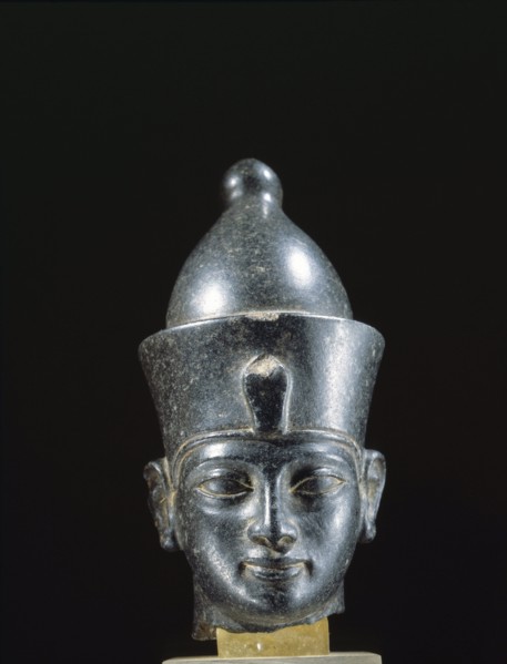 Gabbro portrait head of an unidentified pharaoh wearing uraeus and double crown