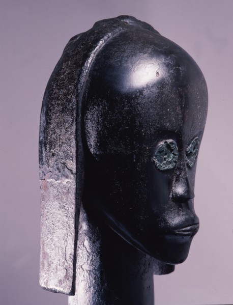 These heads, known as Bieri, were attached to bark boxes containing the skulls and bones of ancestors, both to guard the relics and as a focus for prayers, complaints and sacrifices
