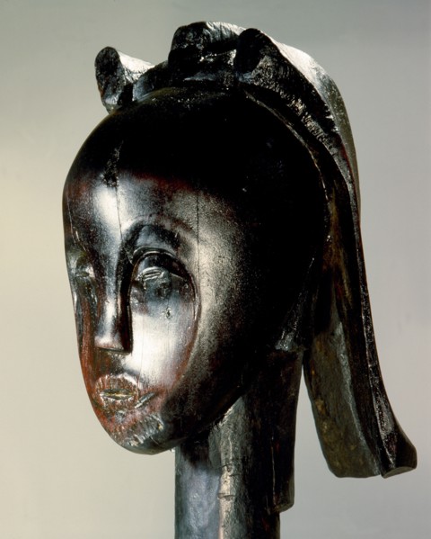 These heads, known as Bieri, were attached to bark boxes containing the skulls and bones of ancestors, both to guard the relics and as a focus for prayers, complaints and sacrifices